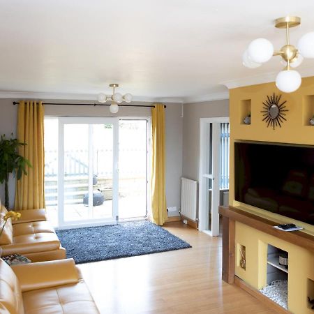 سكرابورو Pass The Keys Amazing 4 Bedroom Property- Hot Tub & Sea Views المظهر الخارجي الصورة